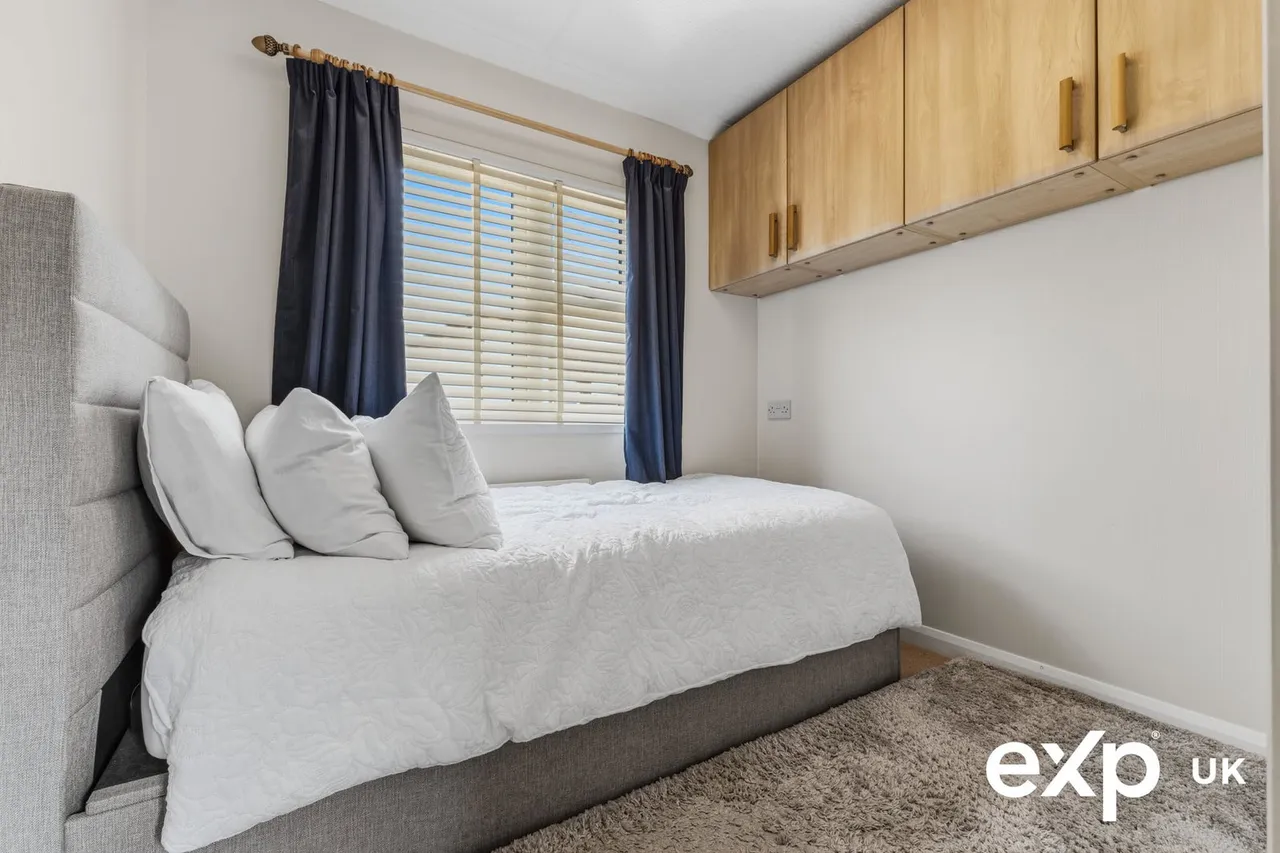 Fairholme Park, Ollerton, NG22, photo 13