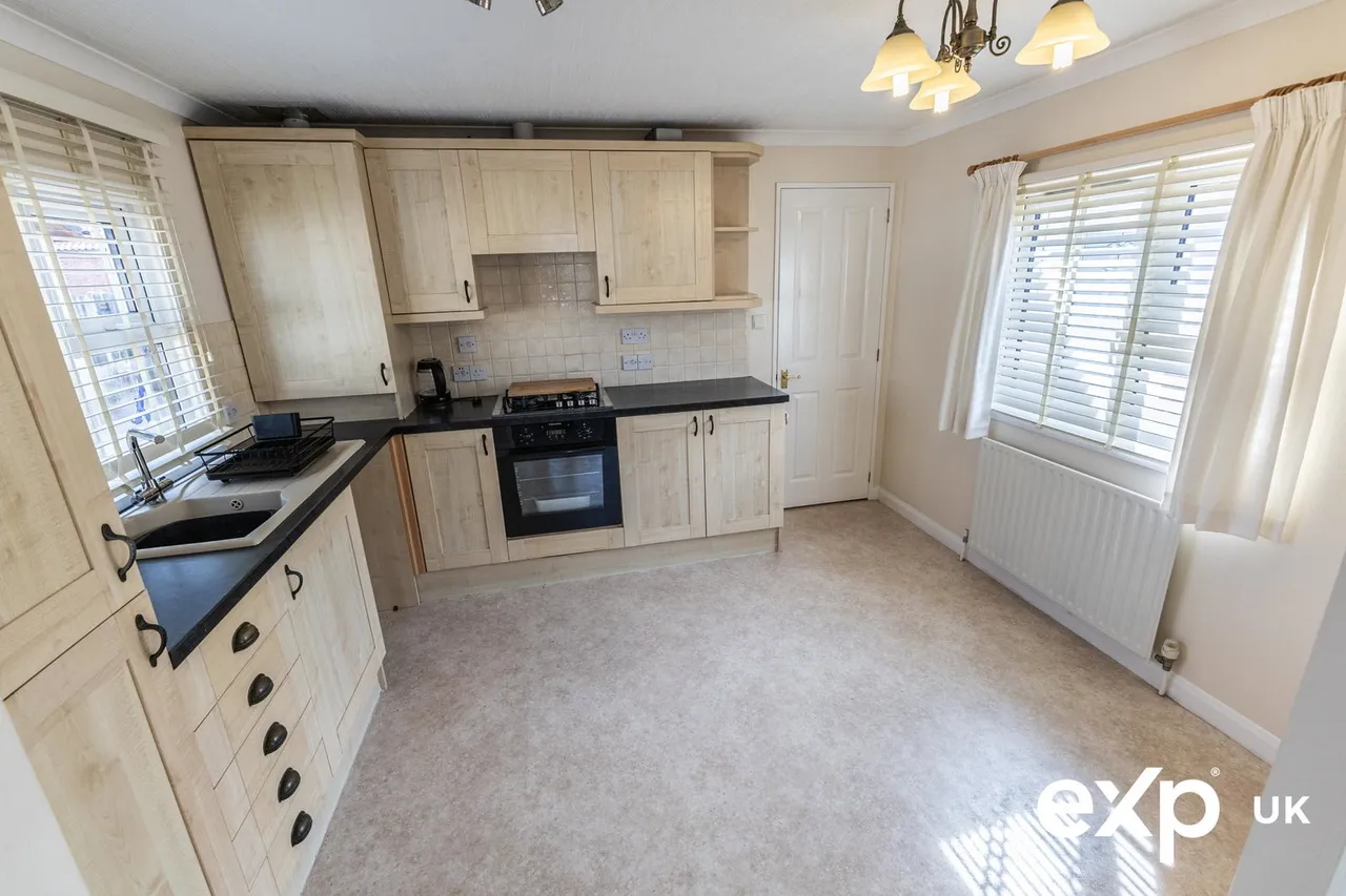 Fairholme Park, Ollerton, NG22, photo 3