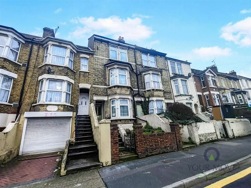 5 bed house for sale — Luton Road, Chatham, Kent, ME4