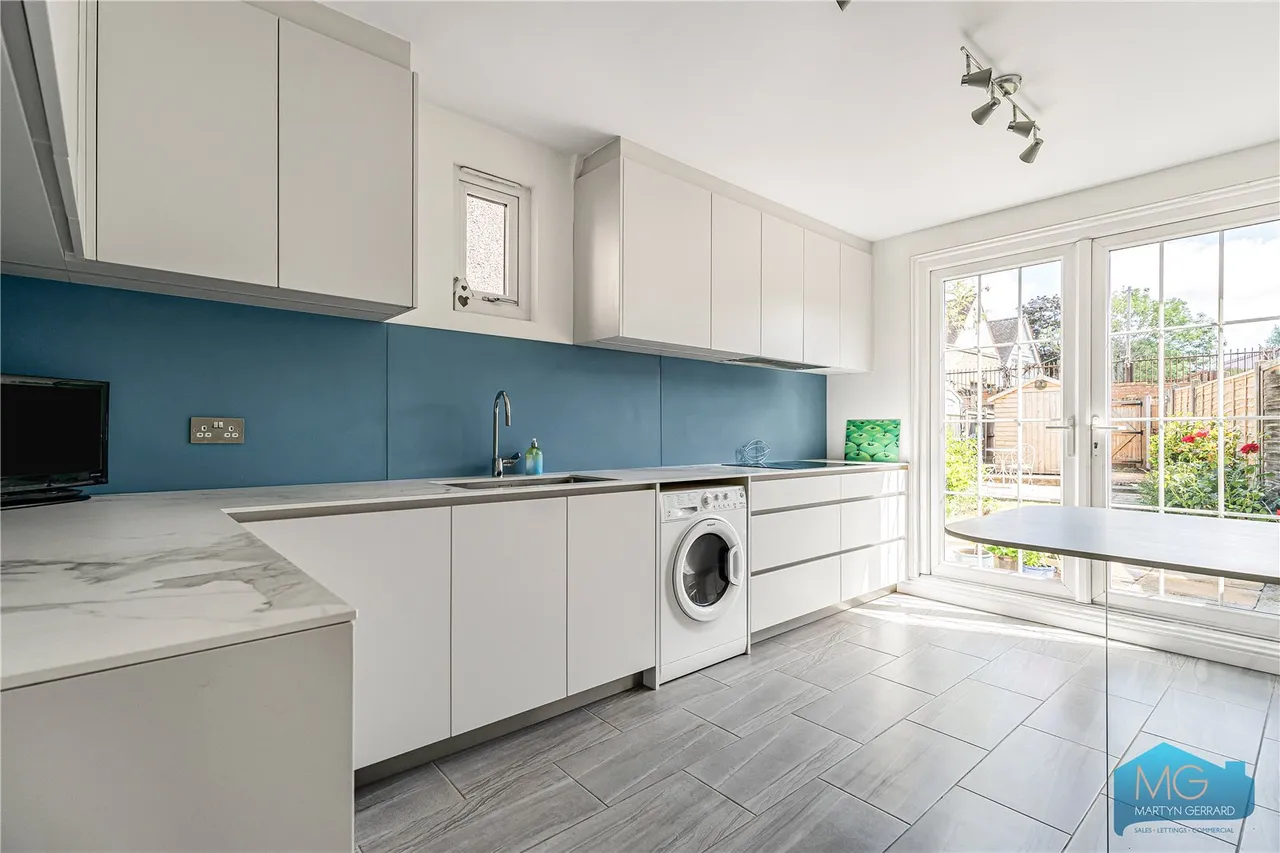 Pembroke Road, London, N10, photo 10