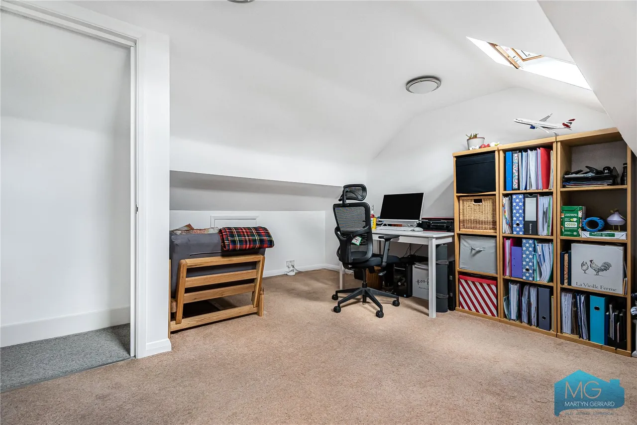Pembroke Road, London, N10, photo 25