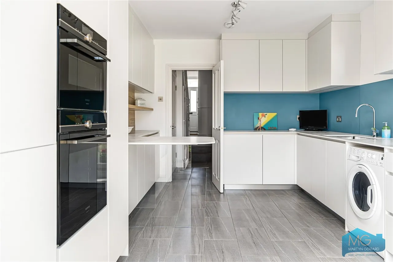 Pembroke Road, London, N10, photo 11