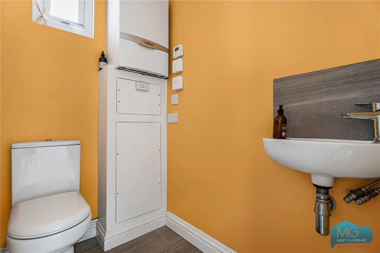 Pembroke Road, London, N10, photo 8