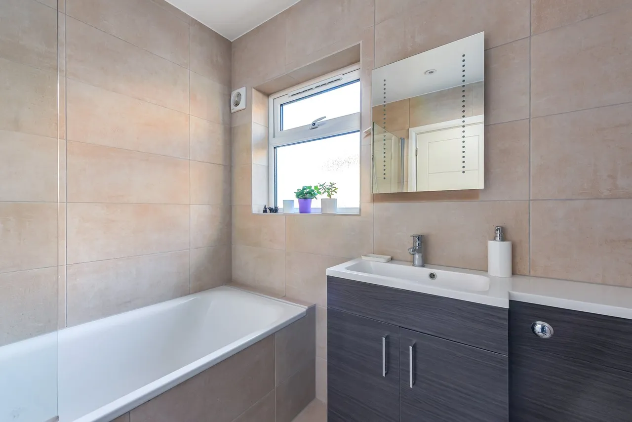 Worple Road, Staines, TW18, photo 7