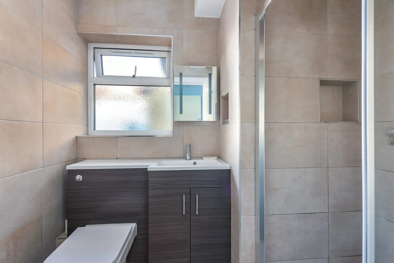 Worple Road, Staines, TW18, photo 10