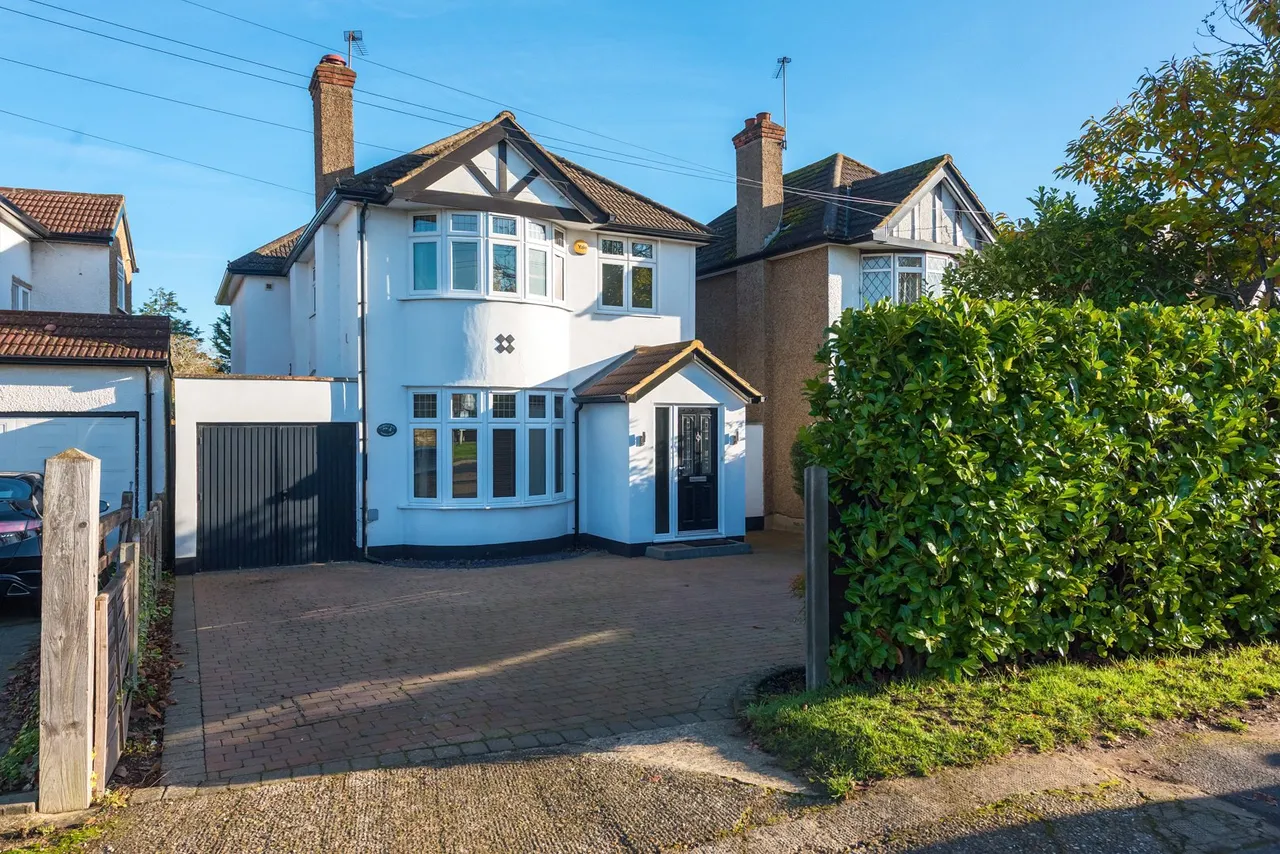 4 bed house for sale, Worple Road, Staines, TW18