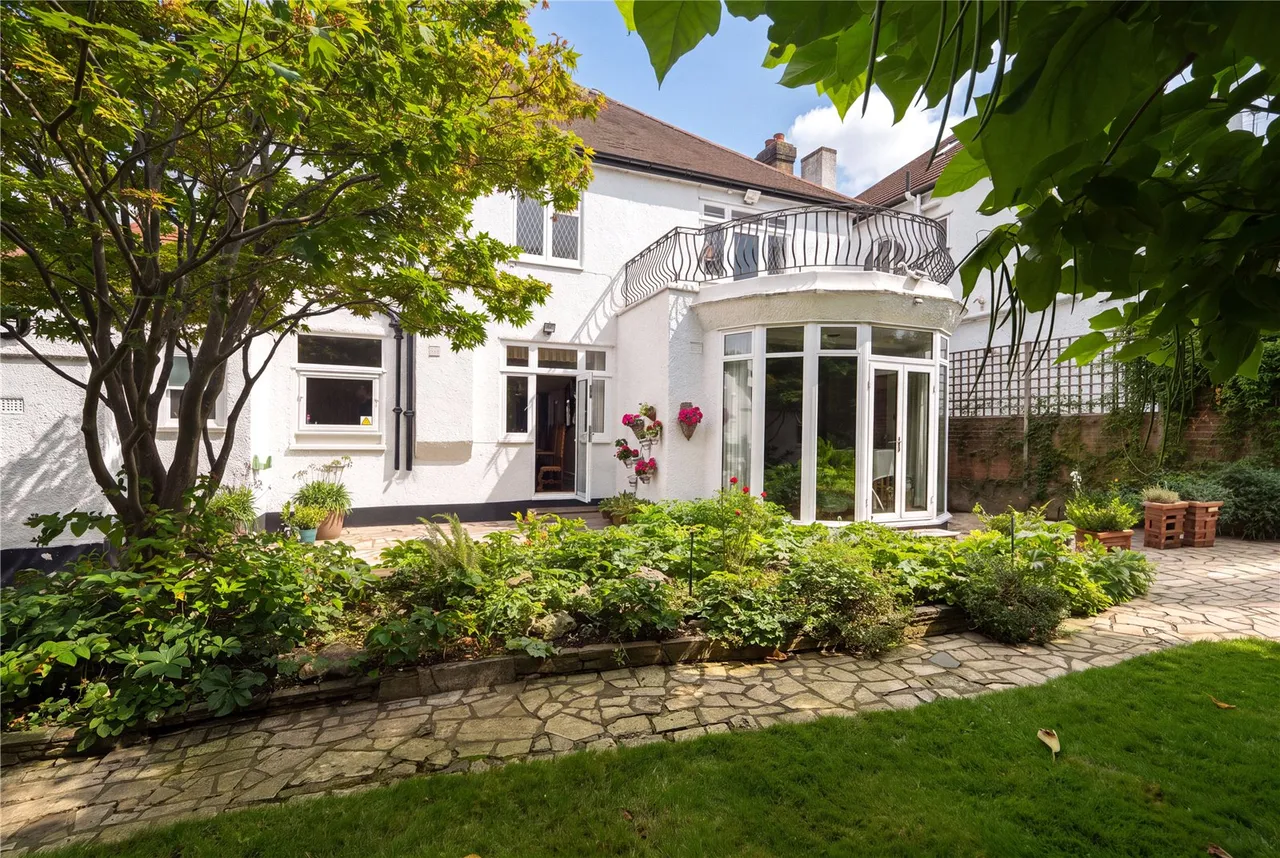 Bryan Avenue, Willesden, NW10, photo 15