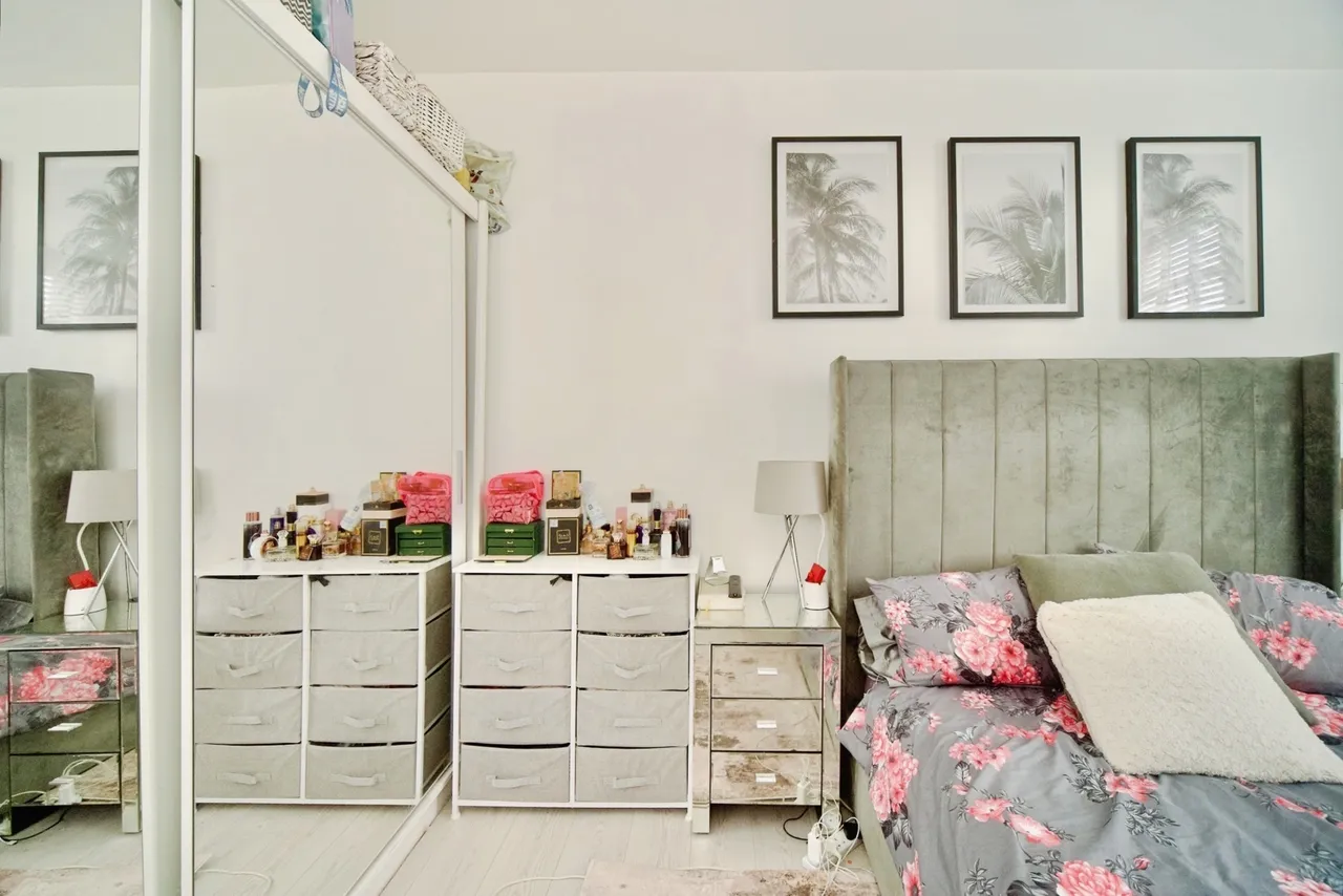 Brading Crescent, LONDON, E11, photo 15