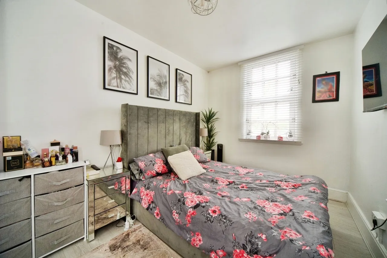 Brading Crescent, LONDON, E11, photo 13