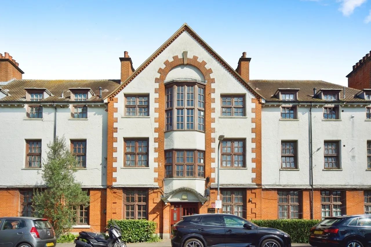 2 bed flat for sale — Brading Crescent, LONDON, E11