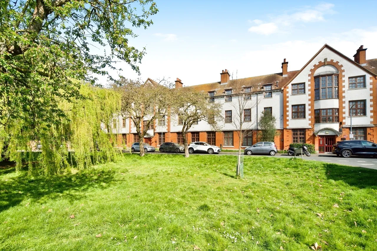 Brading Crescent, LONDON, E11, photo 5