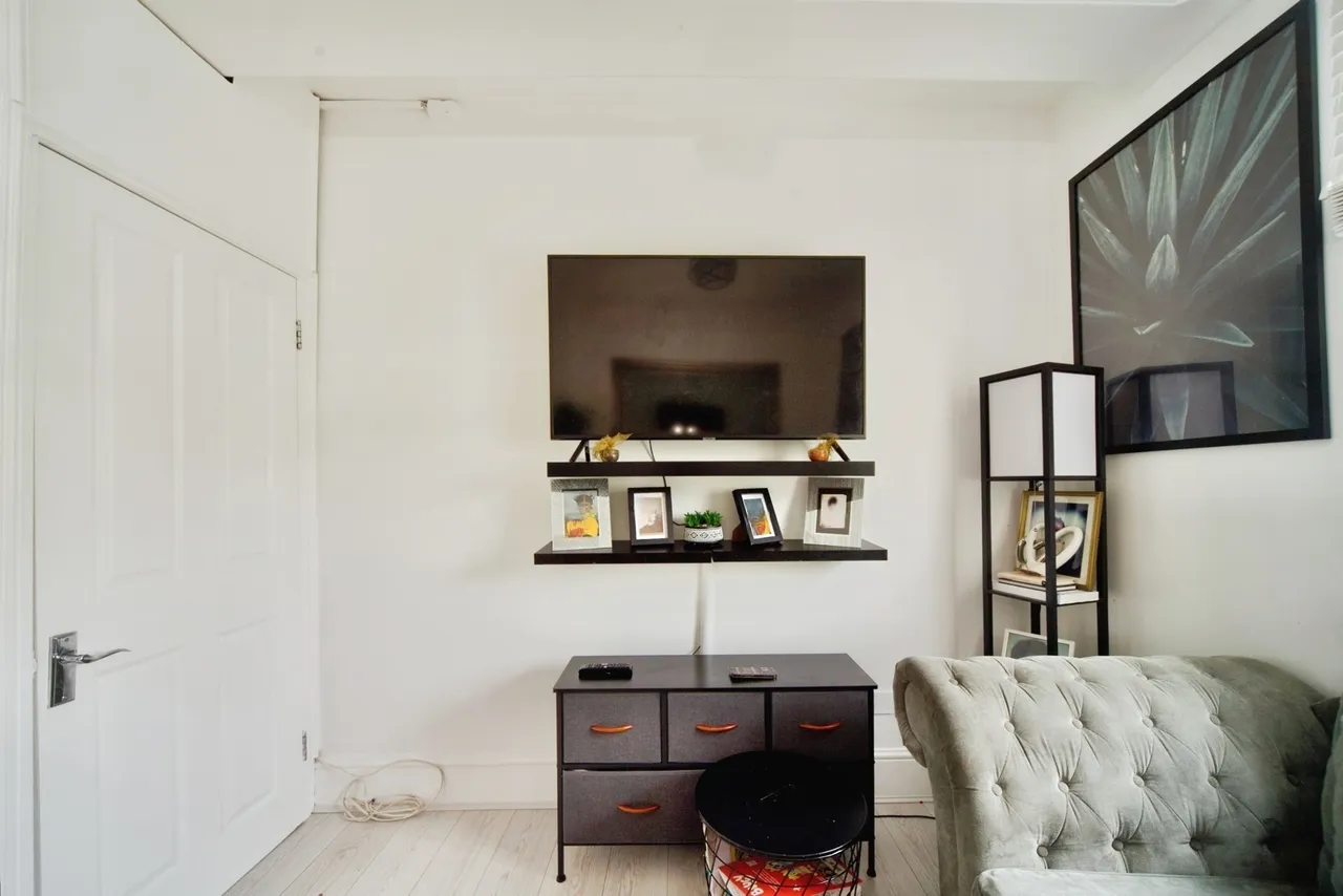 Brading Crescent, LONDON, E11, photo 3