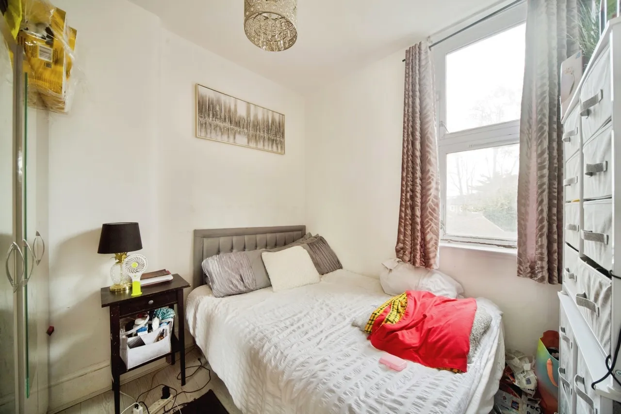 Brading Crescent, LONDON, E11, photo 9