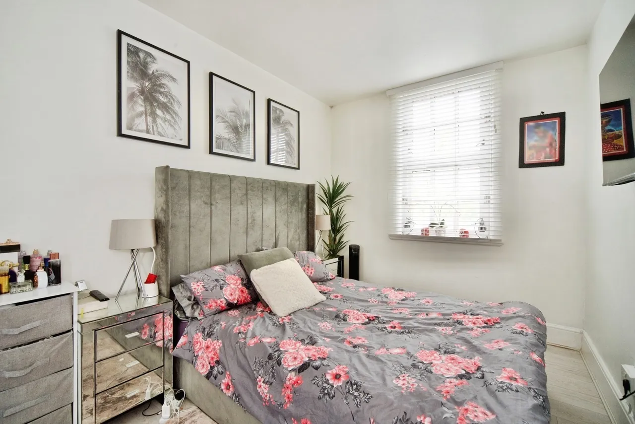 Brading Crescent, LONDON, E11, photo 14