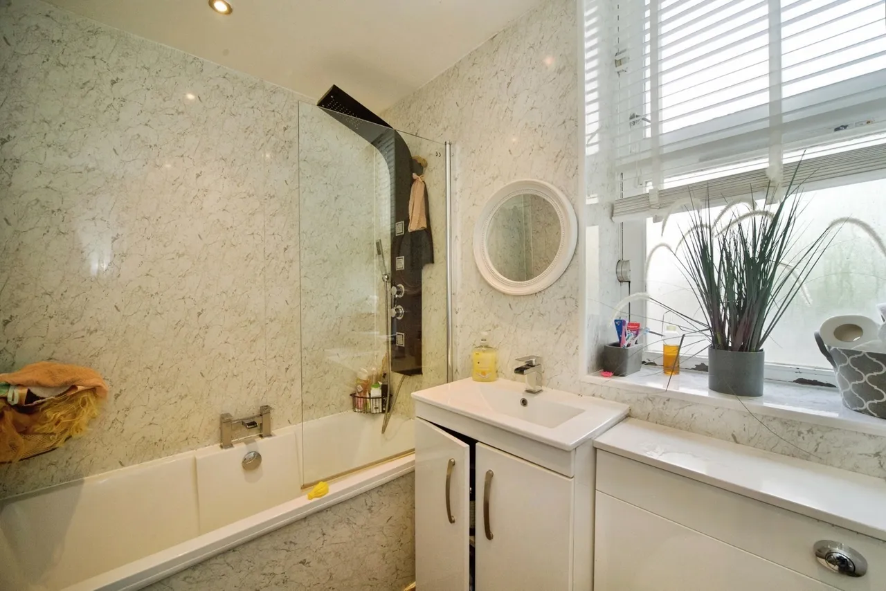 Brading Crescent, LONDON, E11, photo 10