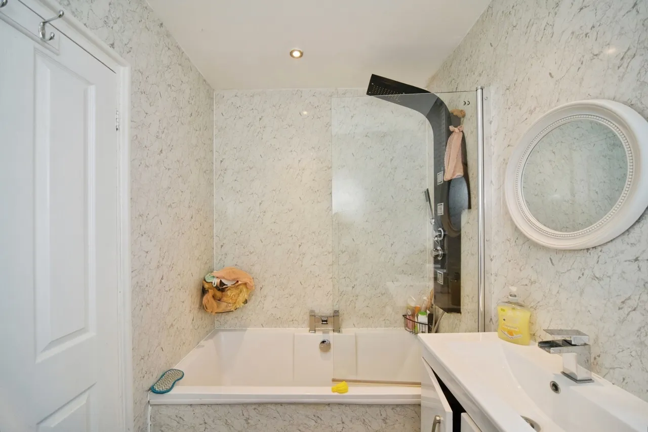 Brading Crescent, LONDON, E11, photo 12