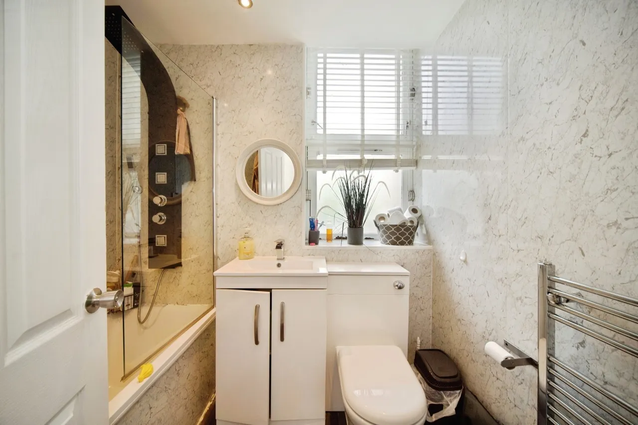 Brading Crescent, LONDON, E11, photo 11