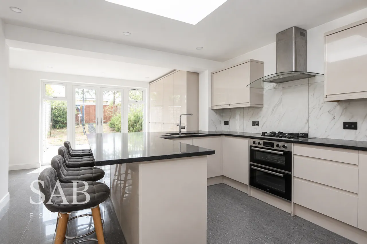 Ferrymead Avenue, Greenford, UB6, photo 2