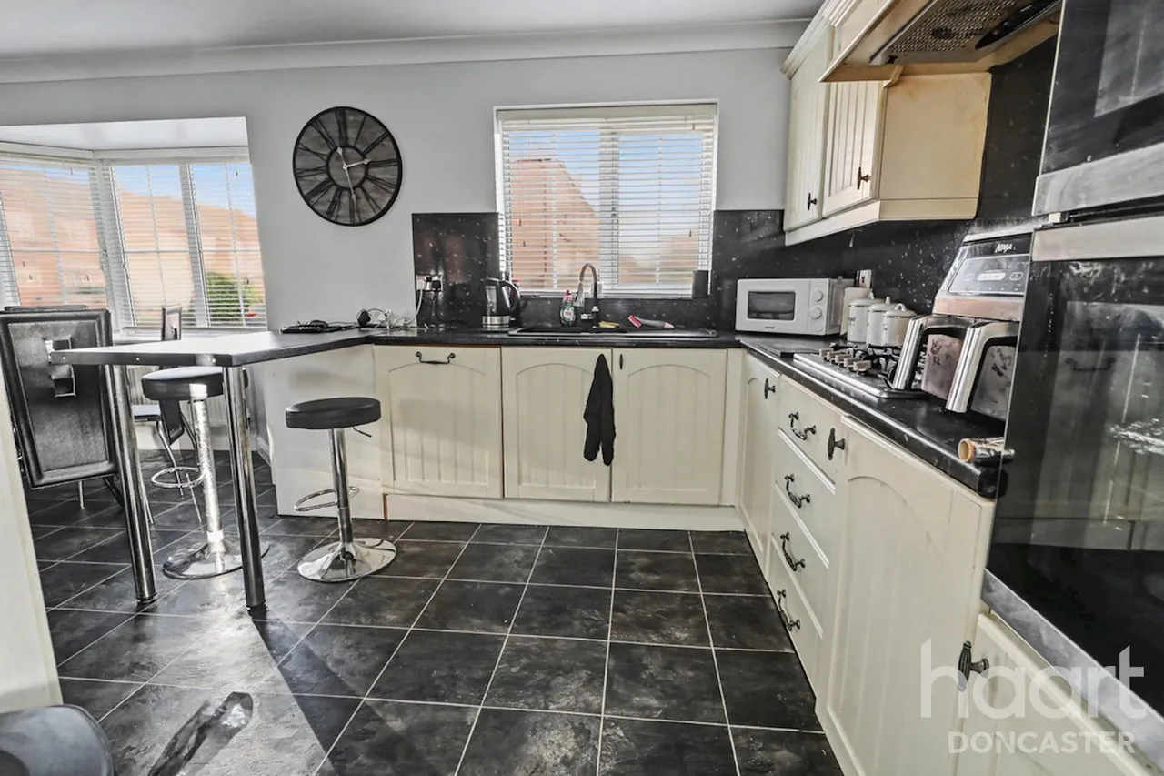 Lord Porter Avenue, Stainforth, DN7, photo 9