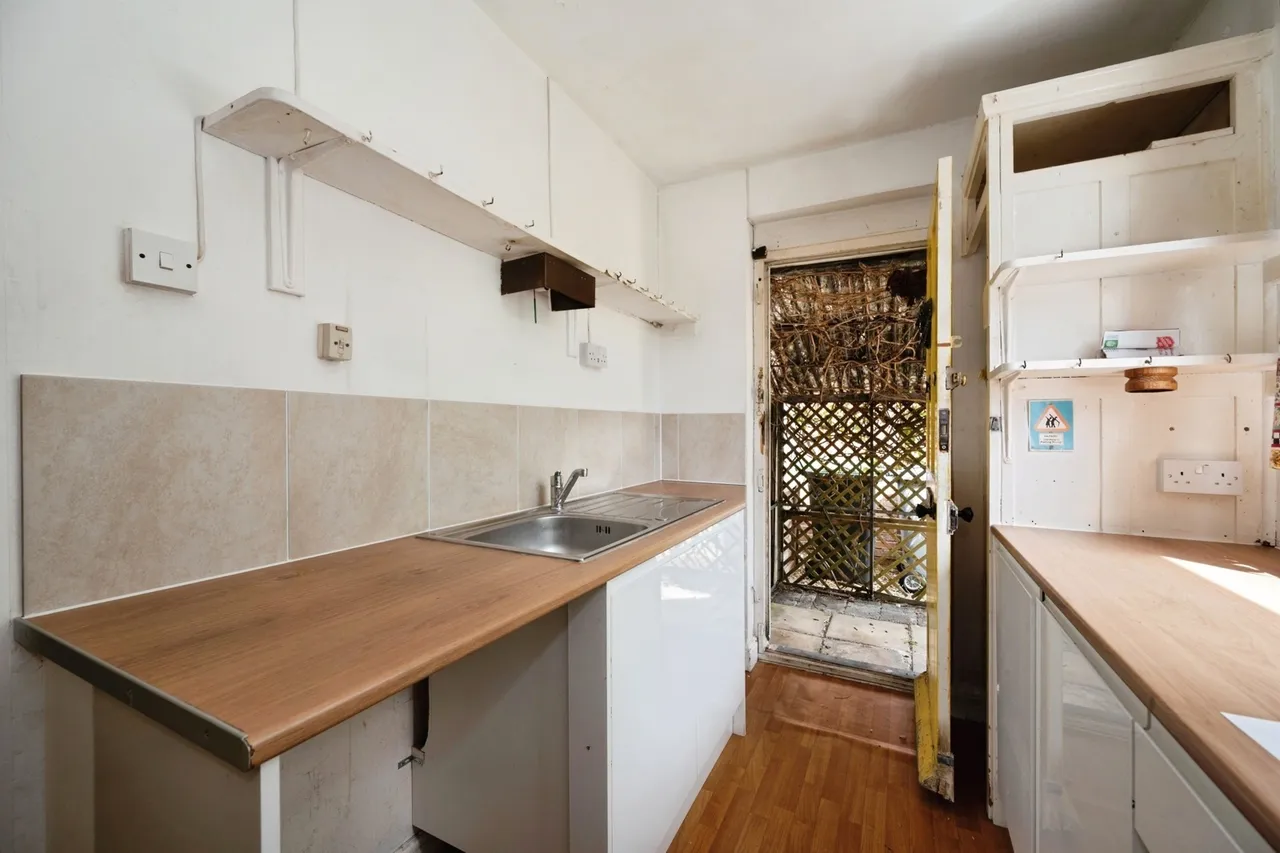 Sea Front Estate, Hayling Island, PO11, photo 4