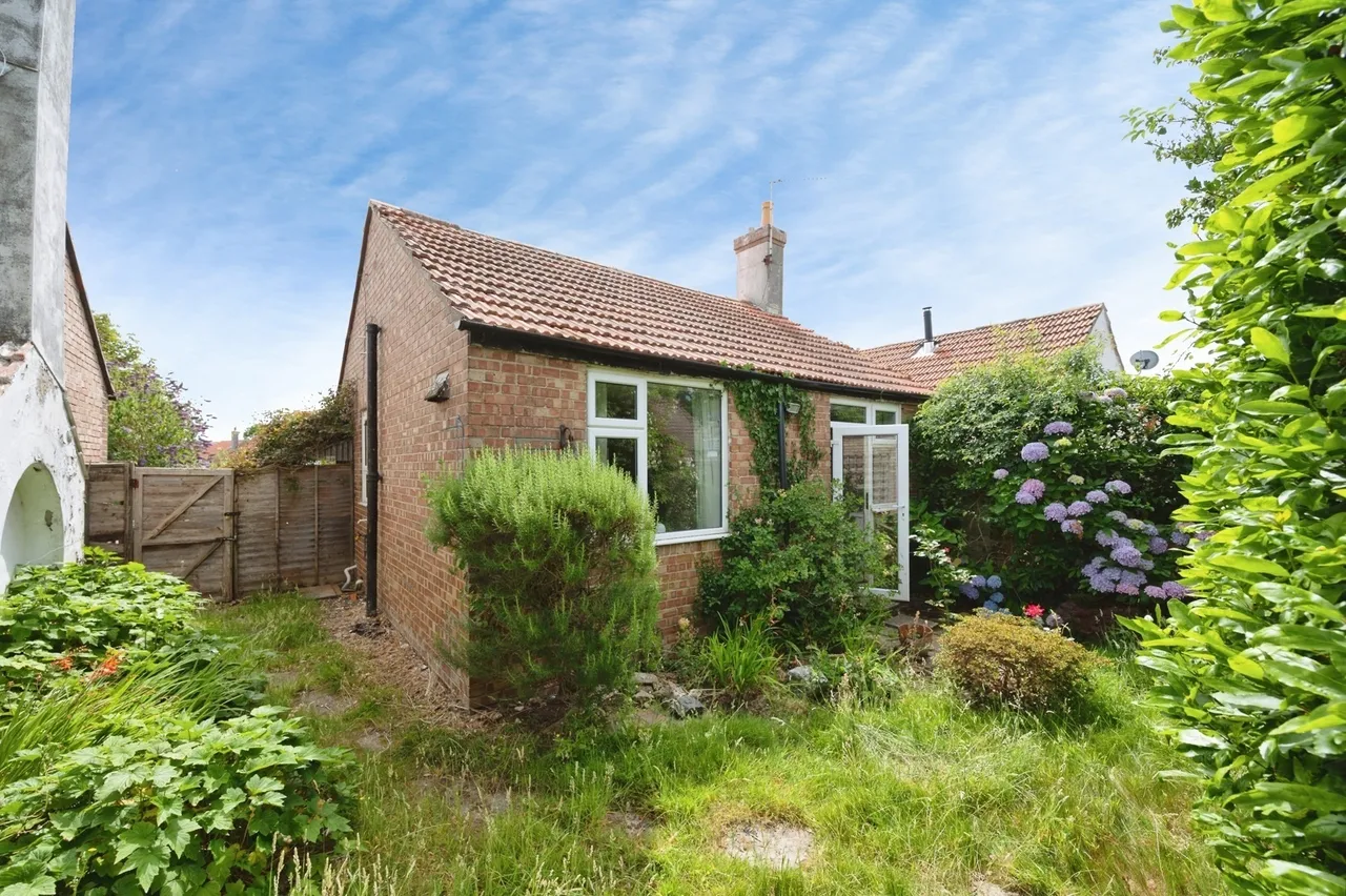 1 bed house for sale, Sea Front Estate, Hayling Island, PO11