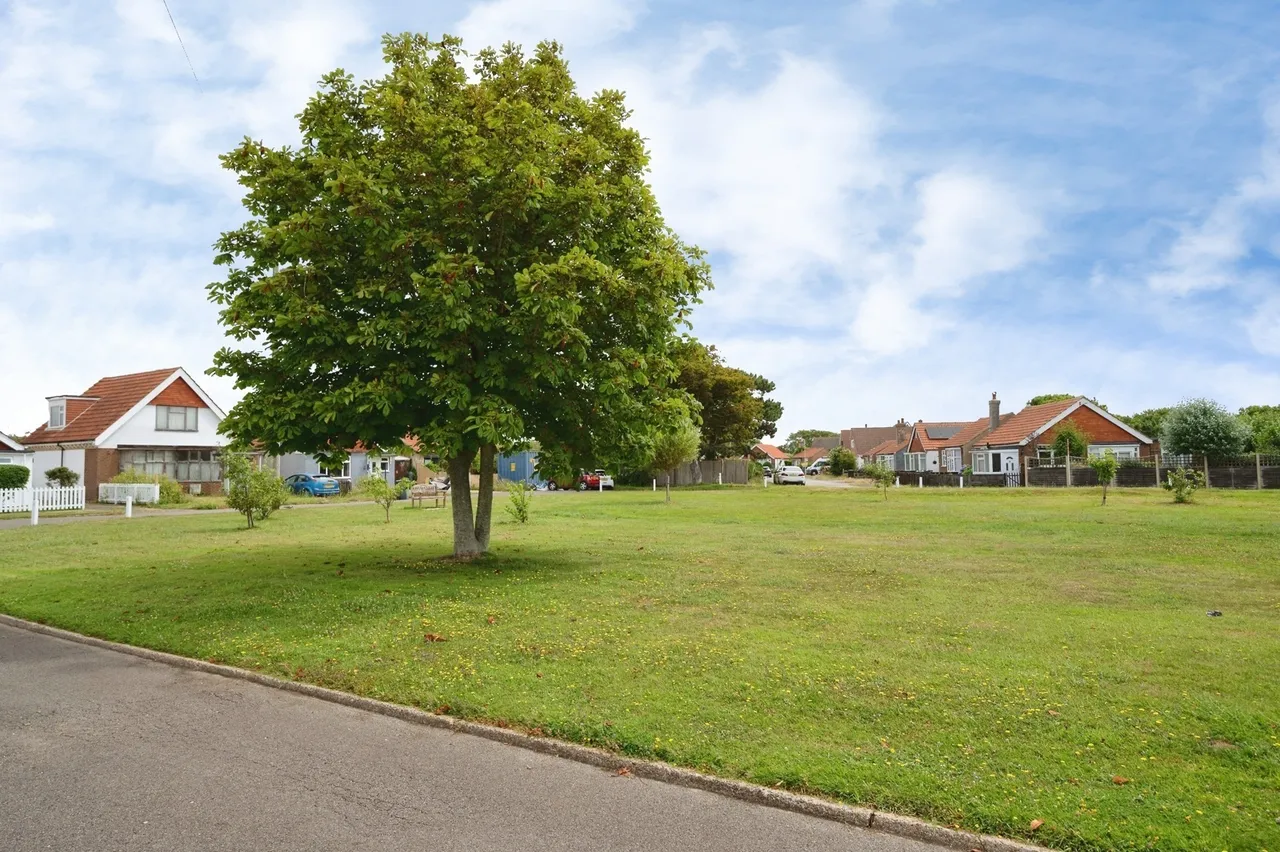 Sea Front Estate, Hayling Island, PO11, photo 6