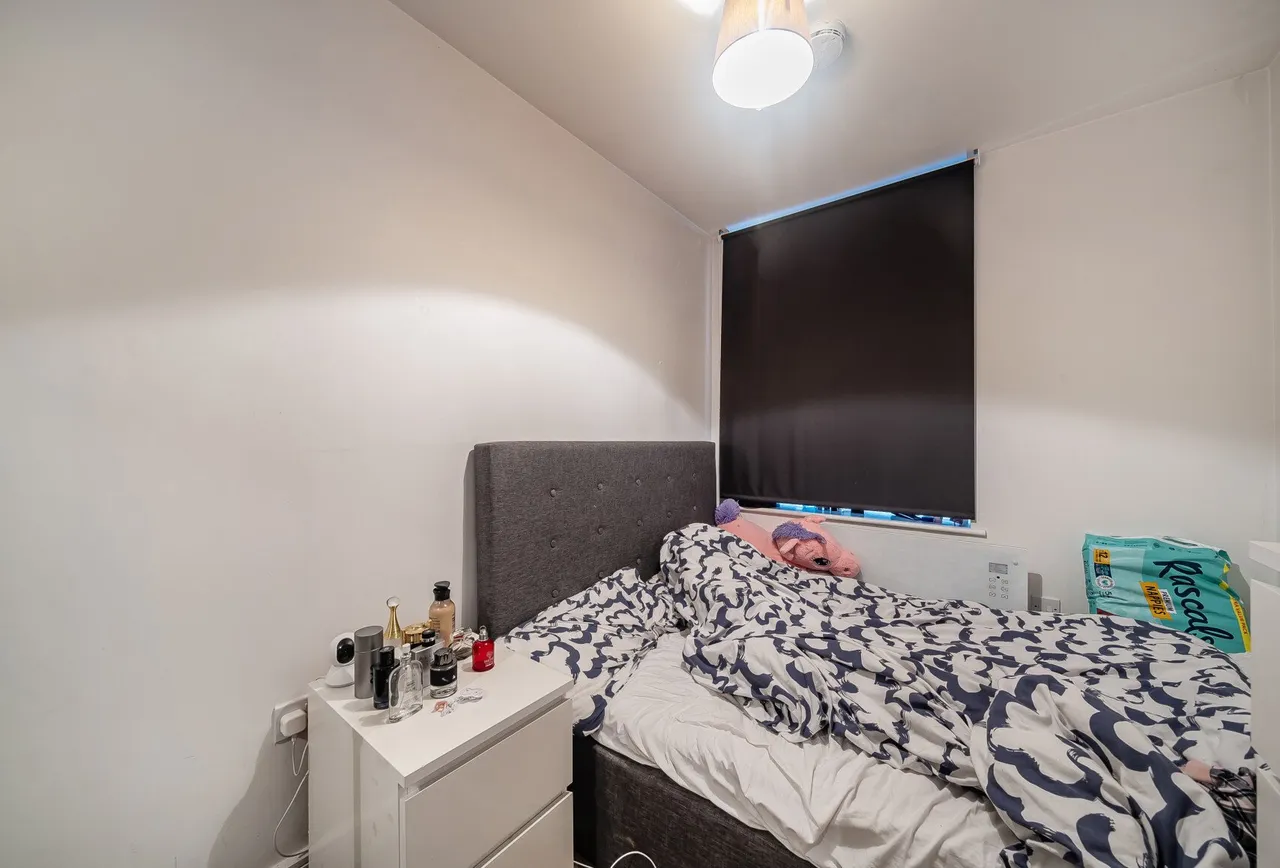Cricket Green, Mitcham, CR4 4LB, photo 7