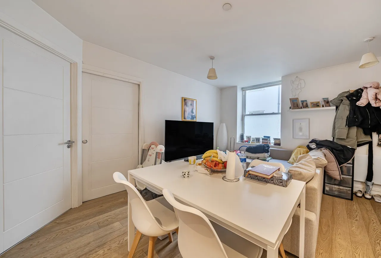 Cricket Green, Mitcham, CR4 4LB, photo 5