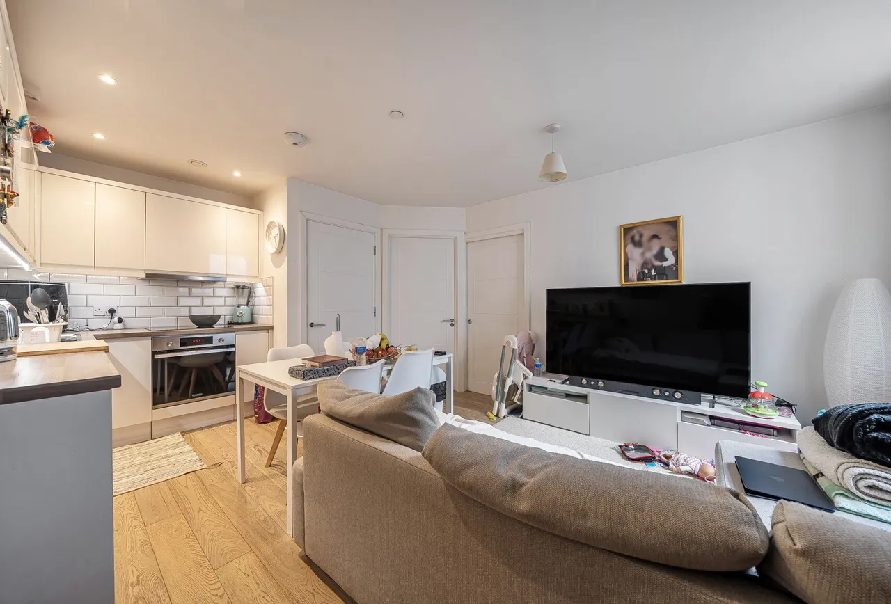 Cricket Green, Mitcham, CR4 4LB, photo 6