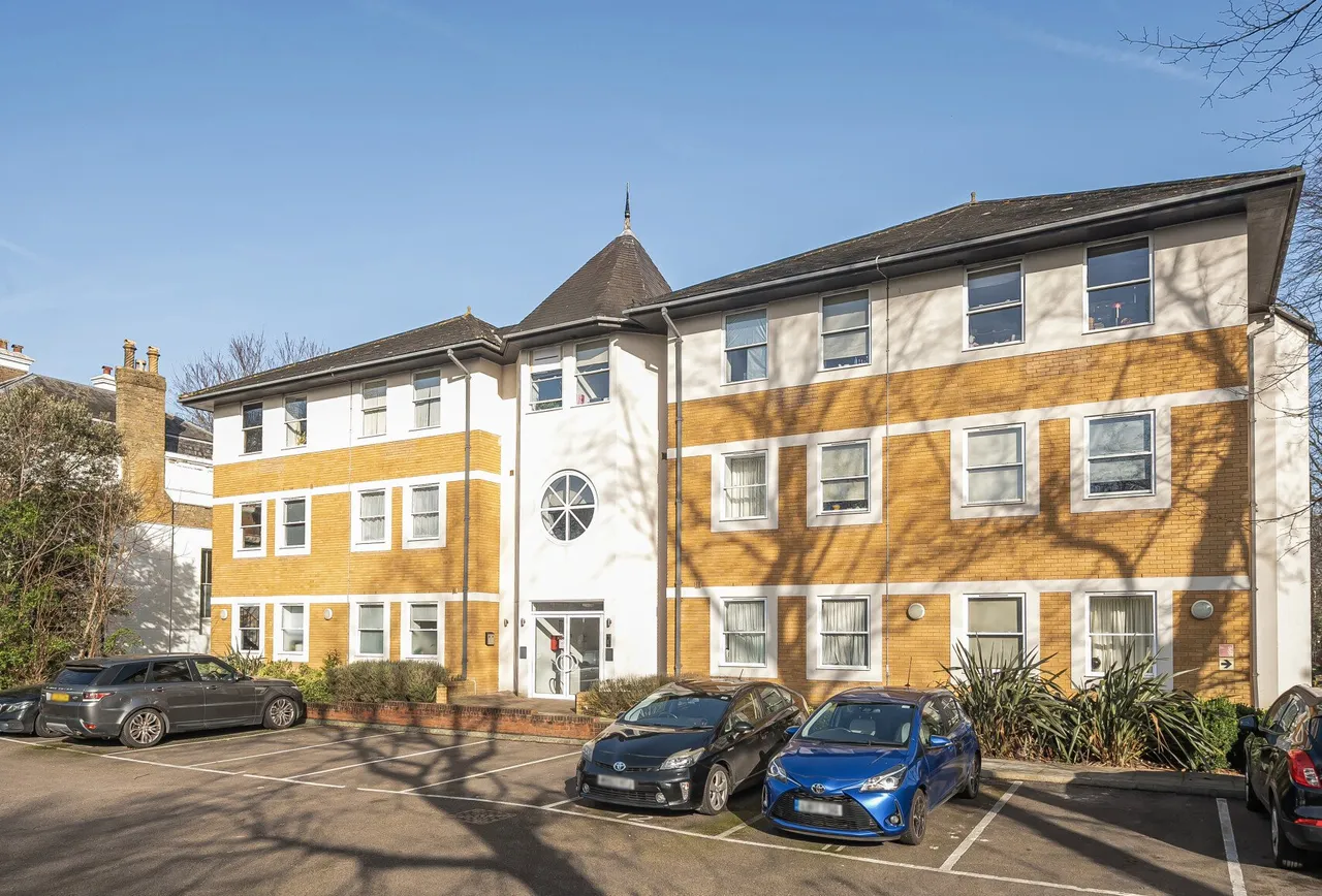 Cricket Green, Mitcham, CR4 4LB, photo 8