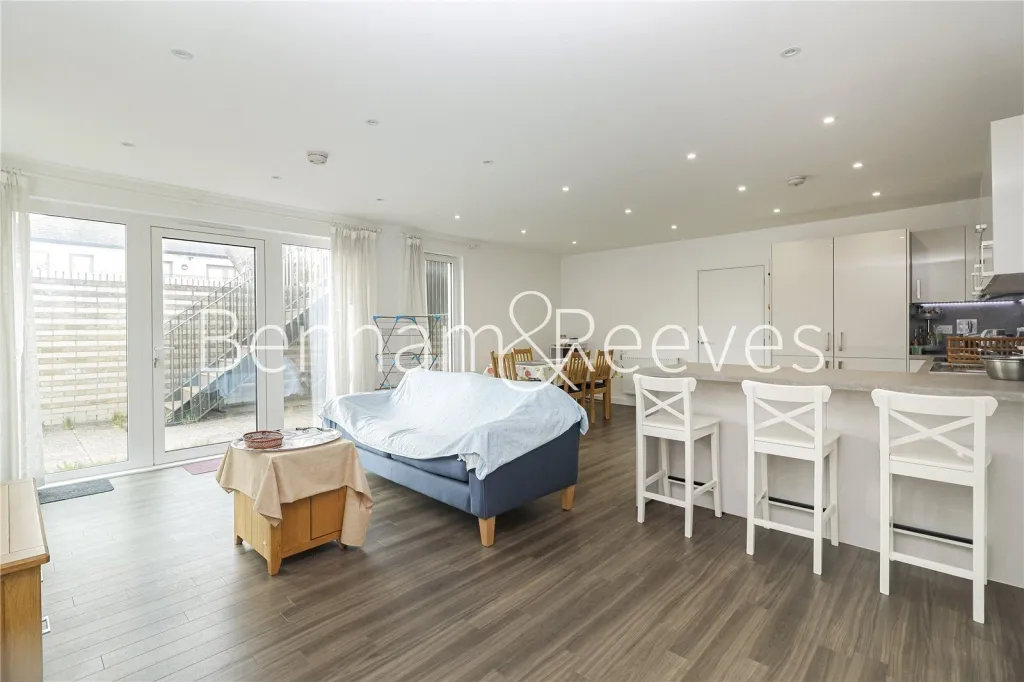 Farnsworth Drive, Edgware, HA8, photo 4