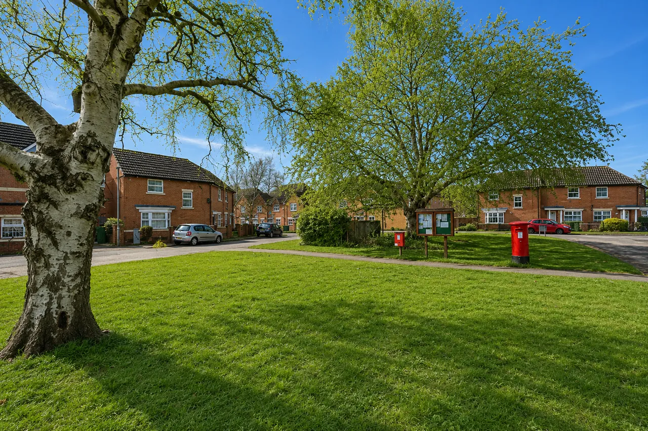 Juniper Drive, Weston Turville, HP22, photo 12