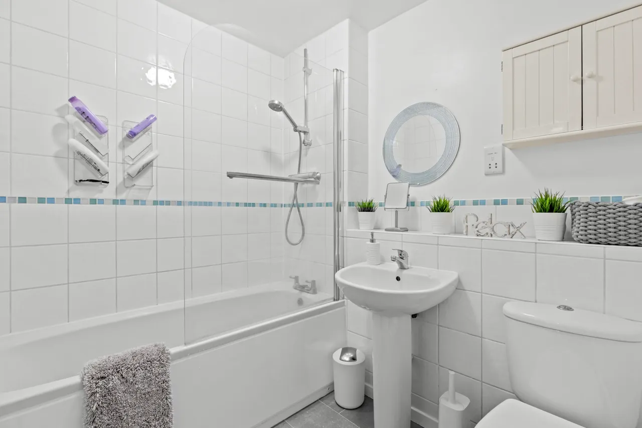 Juniper Drive, Weston Turville, HP22, photo 8
