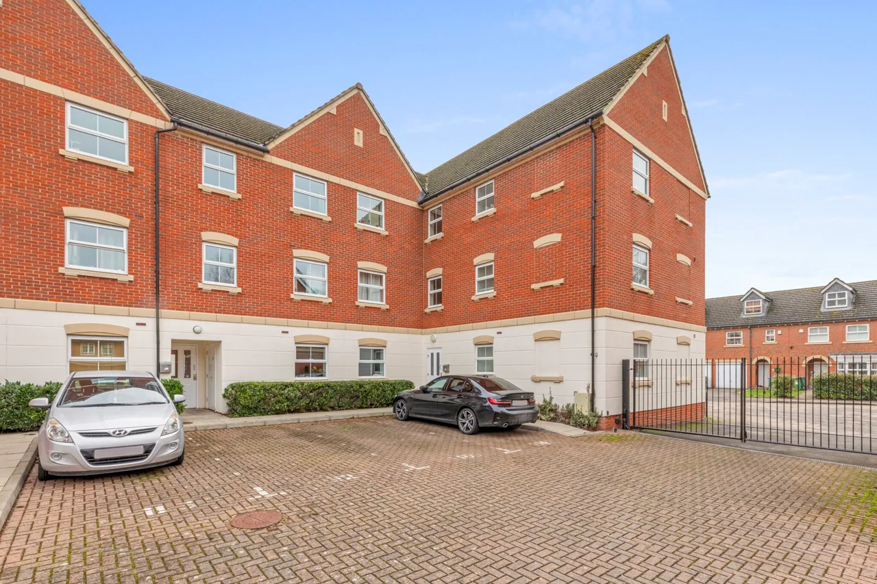 Juniper Drive, Weston Turville, HP22, photo 10