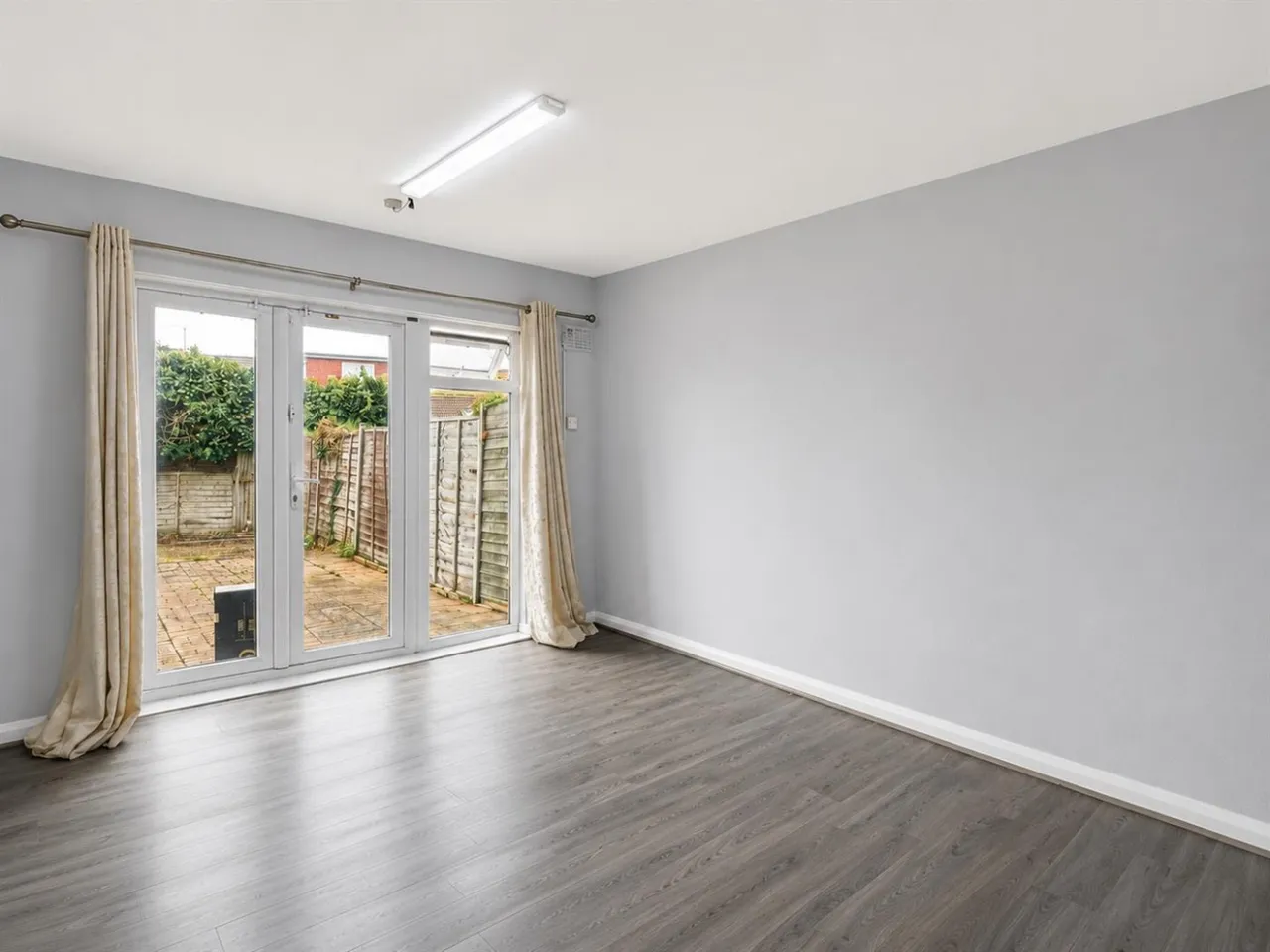 bed Maisonette For SaleBlackberry Farm Close, Heston, TW5, photo 2