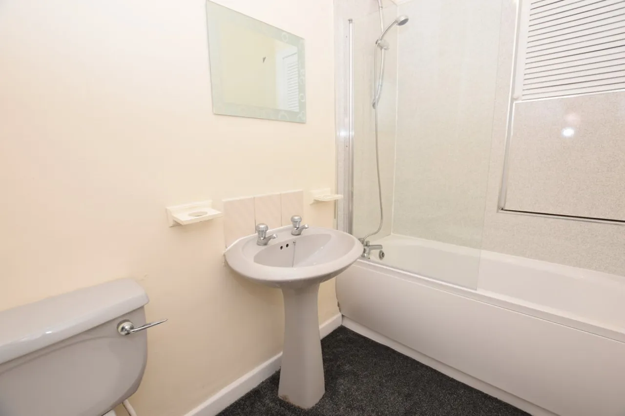 New North Road, Huddersfield, photo 5