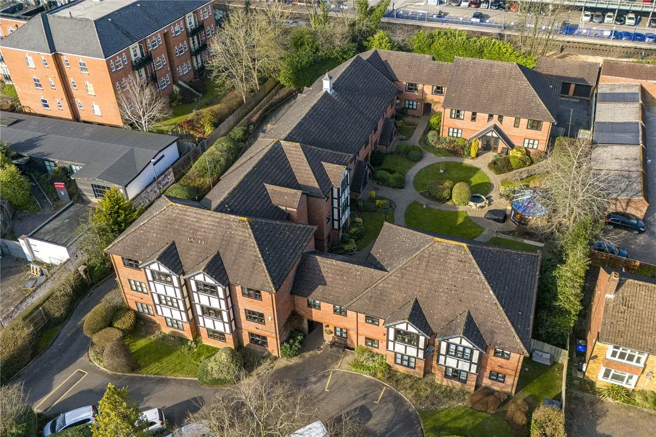 2 bed flat for sale — Maxwell Road, Beaconsfield, Buckinghamshire, HP9