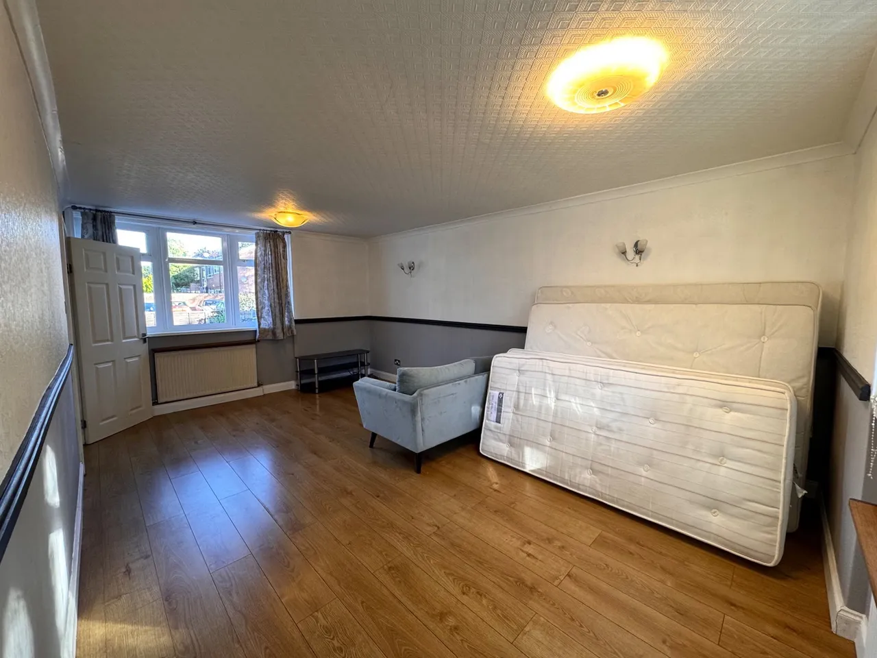 Goodwood Avenue, Sale, M33, photo 3
