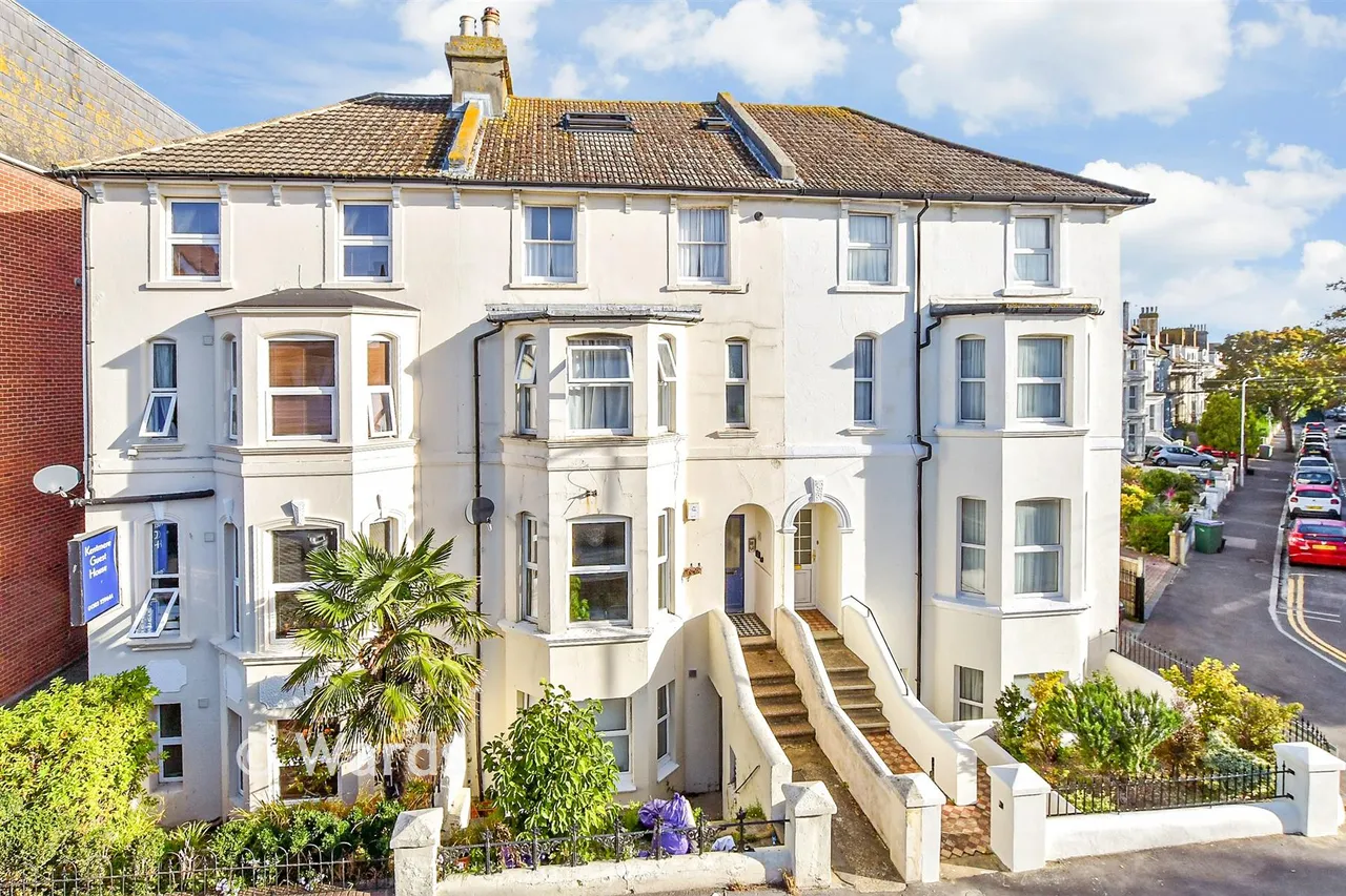 1 bed flat for sale, Cheriton Road, Folkestone, CT20