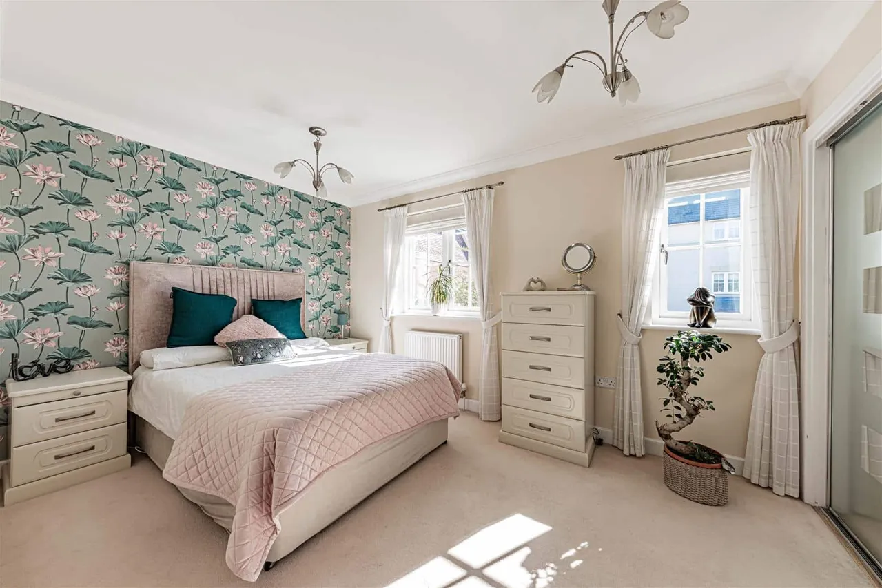 College Gardens, Westgate-On-Sea, Kent, CT8 8EY, photo 12