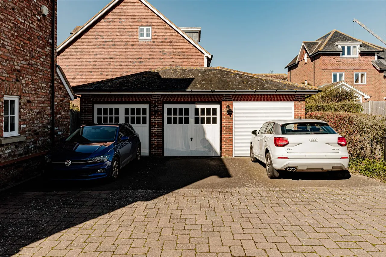 College Gardens, Westgate-On-Sea, Kent, CT8 8EY, photo 4