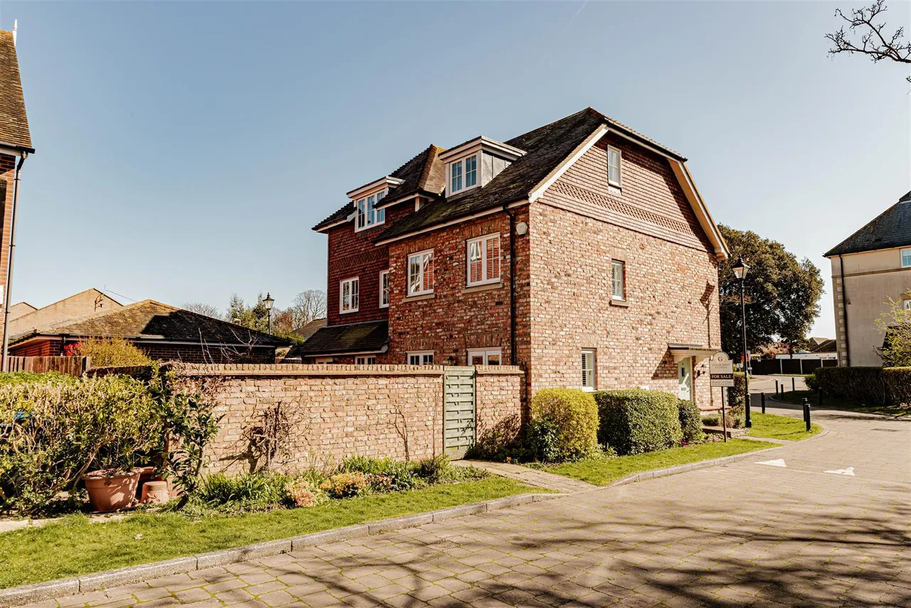 College Gardens, Westgate-On-Sea, Kent, CT8 8EY, photo 29