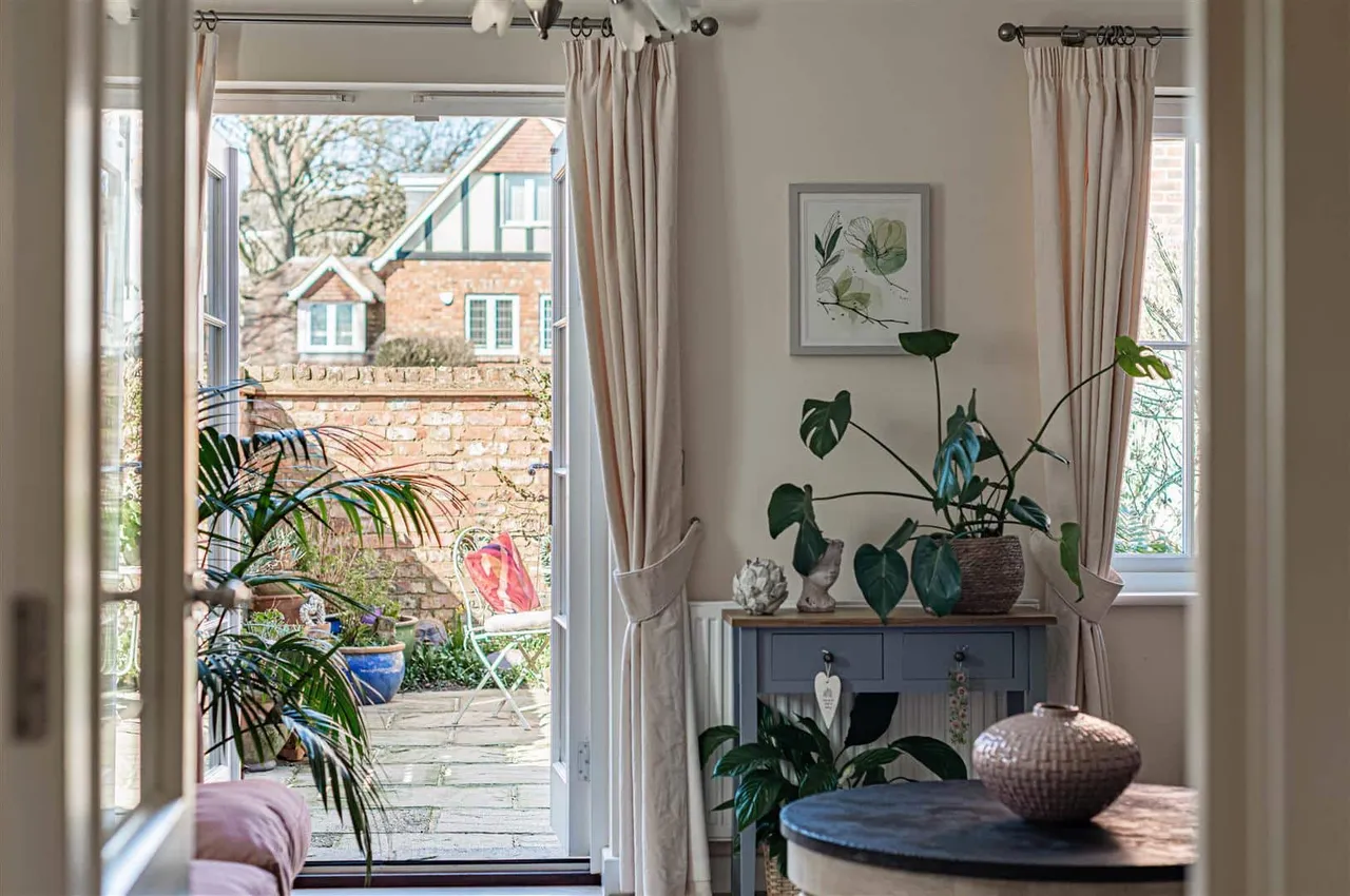 College Gardens, Westgate-On-Sea, Kent, CT8 8EY, photo 5