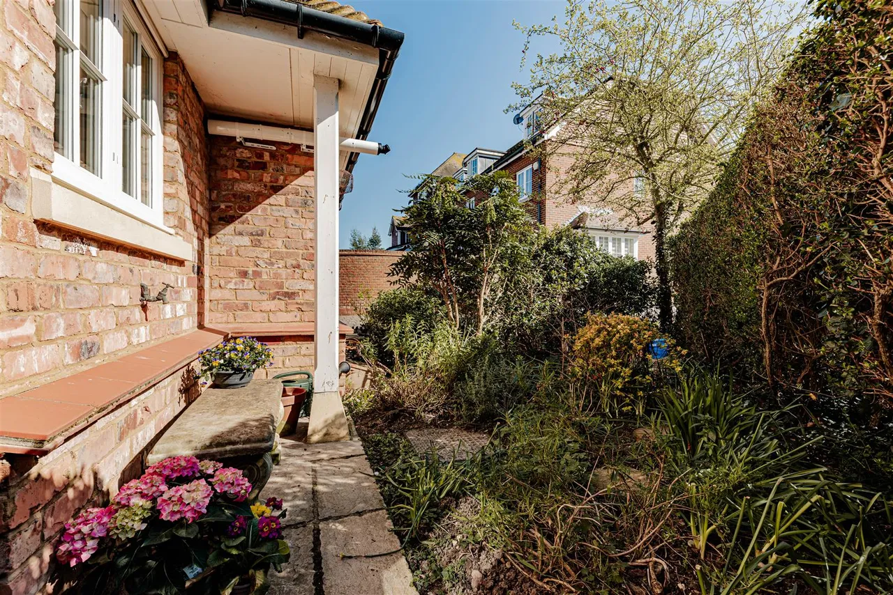 College Gardens, Westgate-On-Sea, Kent, CT8 8EY, photo 32