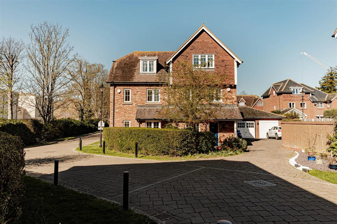 College Gardens, Westgate-On-Sea, Kent, CT8 8EY, photo 28
