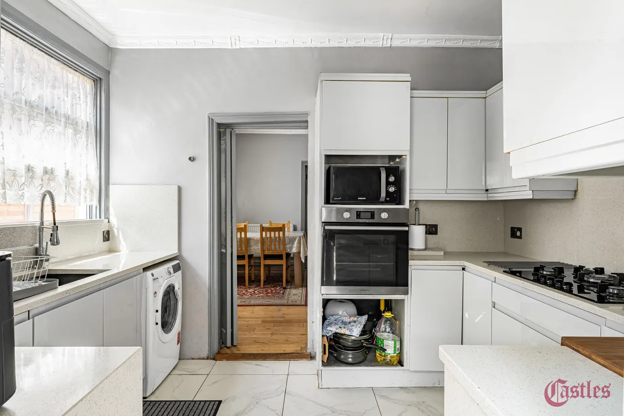 Lea Bridge Road, London, E5, photo 26