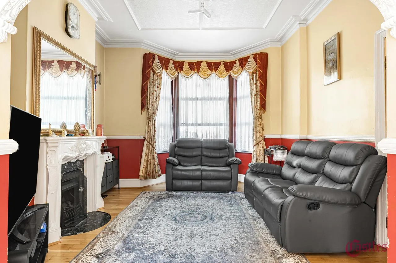 Lea Bridge Road, London, E5, photo 2