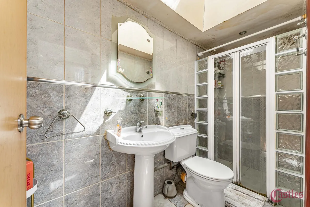 Lea Bridge Road, London, E5, photo 19