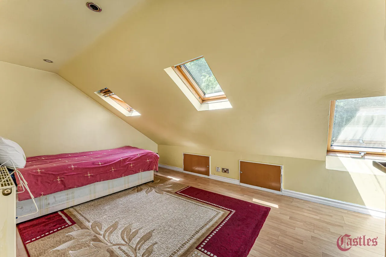 Lea Bridge Road, London, E5, photo 16