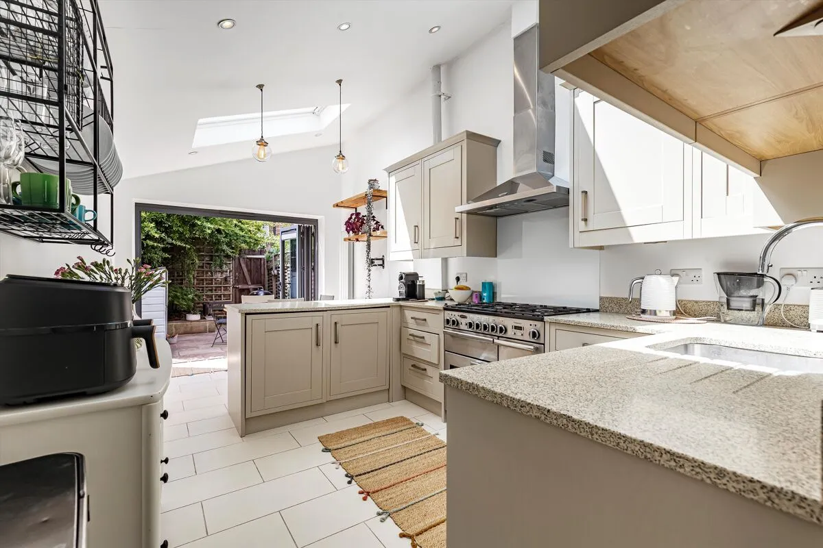 Albert Road, Richmond, TW10, photo 2